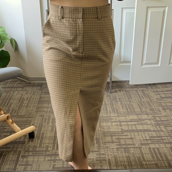 Beautiful midi length Zara skirt with pockets & slit. Brown gingham pattern. - Picture 5 of 10